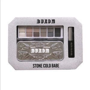 ⭐️2/$46 Buxom Stone Cold Babe
